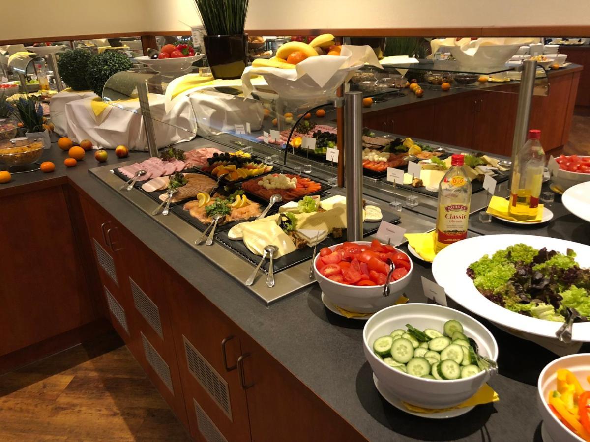 Avalon Hotelpark Koenigshof 코니그스루터암엘름 외부 사진