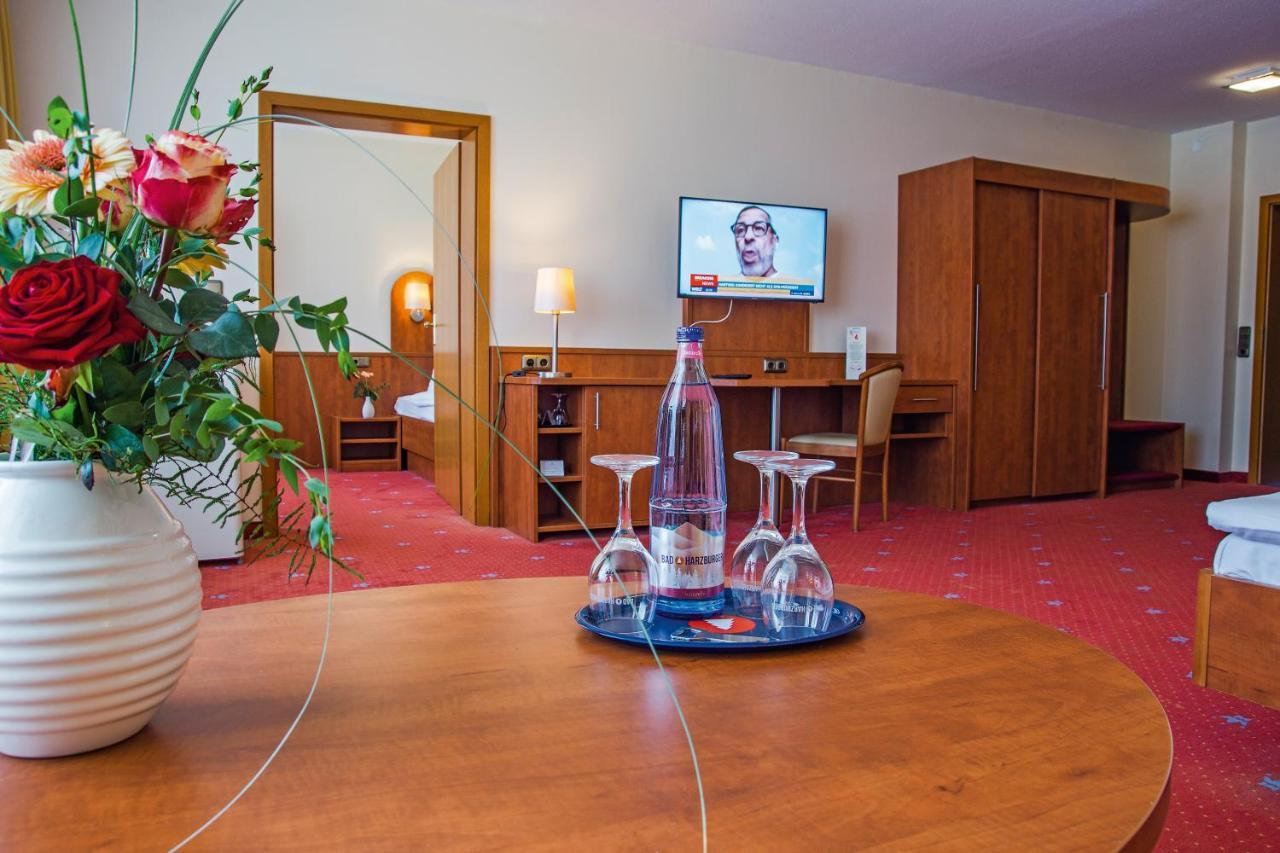 Avalon Hotelpark Koenigshof 코니그스루터암엘름 외부 사진