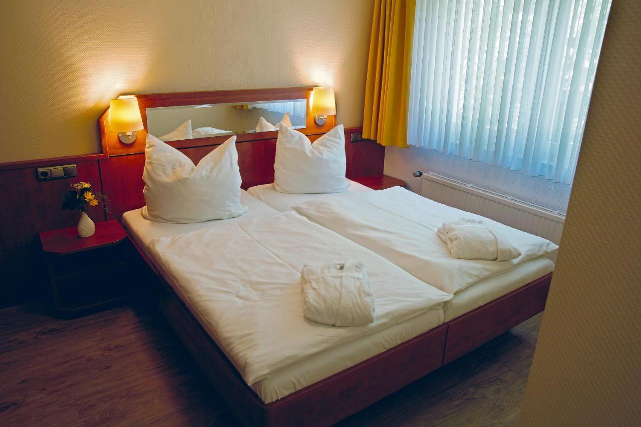 Avalon Hotelpark Koenigshof 코니그스루터암엘름 외부 사진